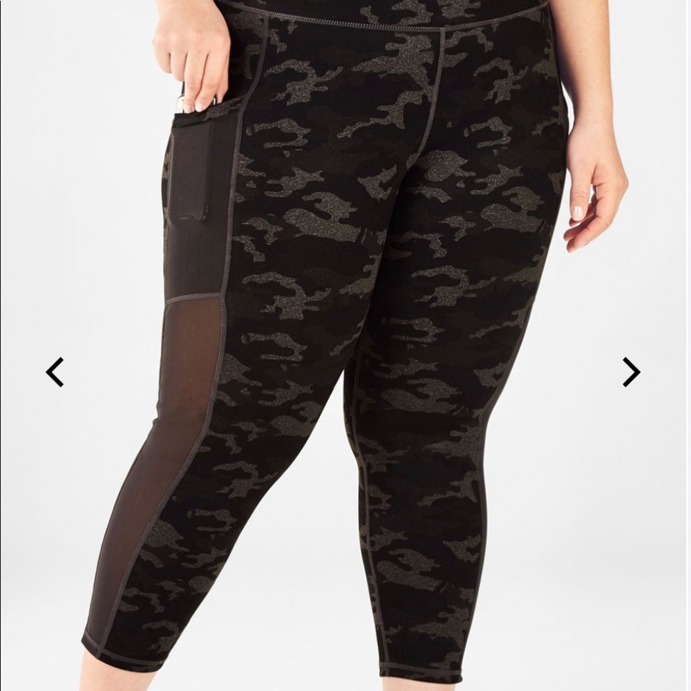 Fabletics Mila high-waisted pocket Capri Grey Camo